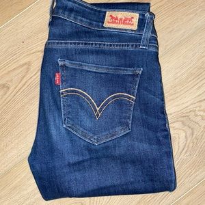 Women’s Dark-Wash Levi’s Skinny Jeans